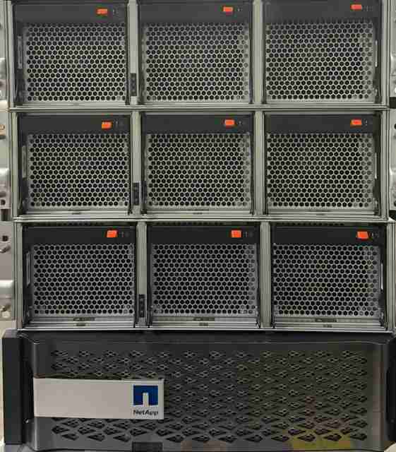 4 x NetApp FAS8200 (NAF 1601) with Dual-Controller (P/N 111-02493+B3 X317A)