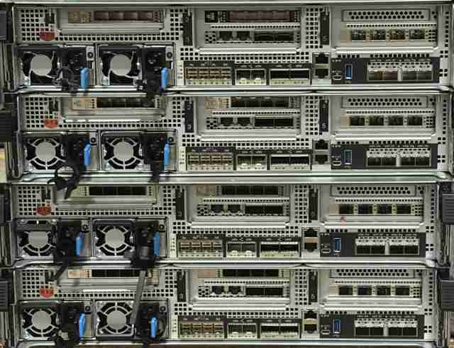 2 x NetApp FAS8300 (NAF 1901) with Dual-Controller (P/N 111-04198 / 111-04199 X3189A)