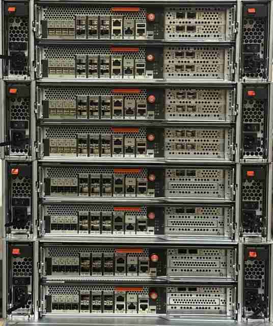 4 x NetApp FAS8200 (NAF 1601) with Dual-Controller (P/N 111-02493+B3 X317A)