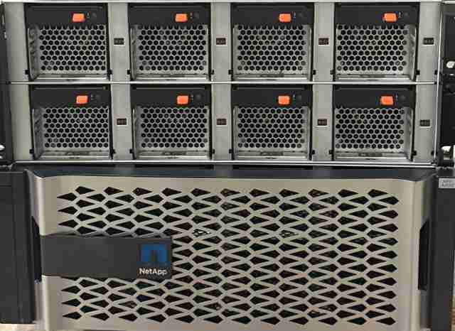 2 x NetApp FAS8300 (NAF 1901) with Dual-Controller (P/N 111-04198 / 111-04199 X3189A)