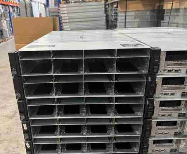 HP, ProLiant DL380 Gen10 (2U rackmount server), Like New