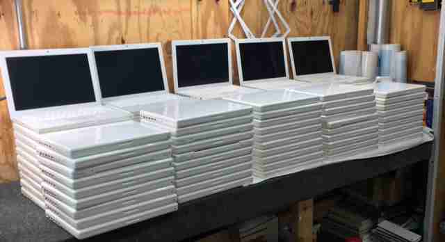 Apple MacBook A1181 13.3" Intel C2D 2.O GHZ, 2GB SDRAM, 120/160GB HDD