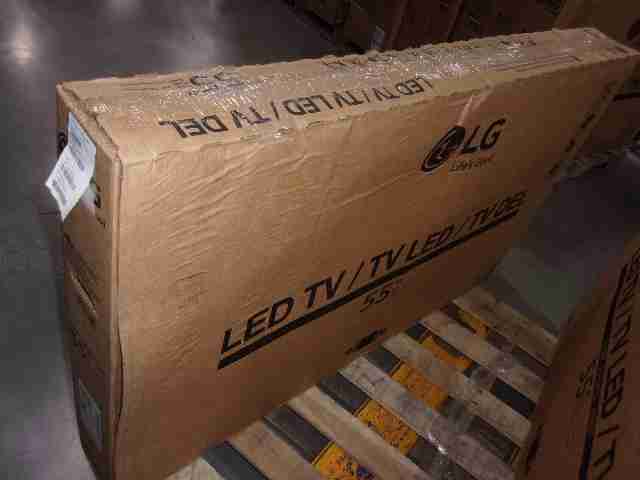NEW 55" LG COMMERCIAL FLAT SCREEN TV (P/N: 55LV340C) (10 PCS)