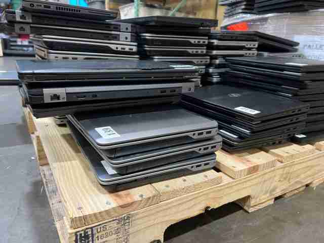 One lot of 140 Dell / HP i5 - i7 high end laptops R2 Ready for resale