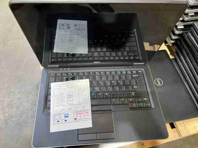 One lot of 140 Dell / HP i5 - i7 high end laptops R2 Ready for resale