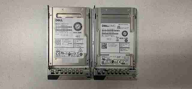 DELL EMC 960GB 12 Gbps 2.5" SAS SSD with 14th Gen Caddy P/N: 0WFGTH