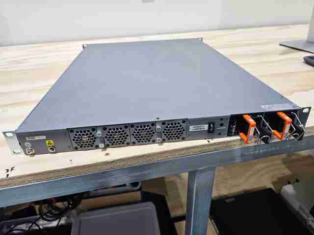 Juniper Networks SRX4100-SYS-JB-AC SRX4100 Services Gateway 8x1GbE/10GbE AC