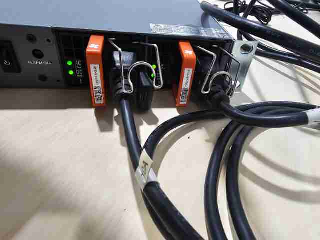 Juniper Networks SRX4100-SYS-JB-AC SRX4100 Services Gateway 8x1GbE/10GbE AC